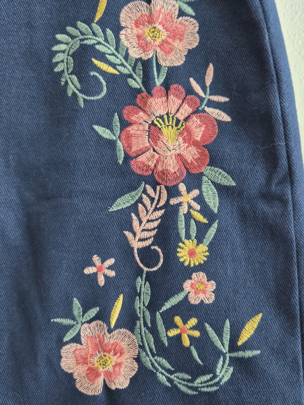 Francesca's Collections Navy Pencil Skirt with Pink Floral Embroidery Size L - Picture 4 of 6